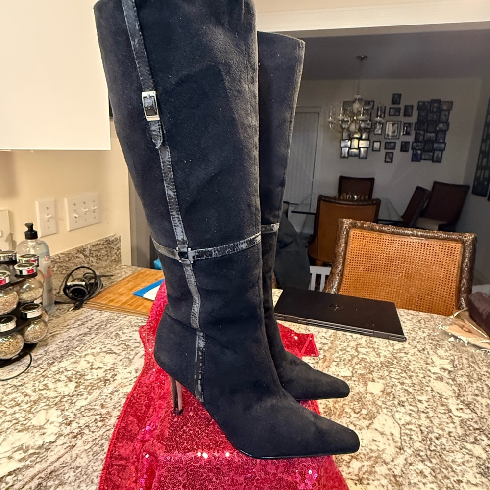 Elegant Black Heeled Boots